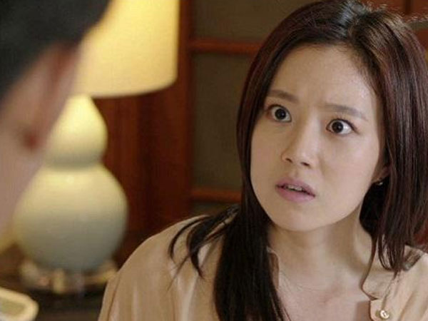 Nhìn một sự thay đổi trong phòng ngủ, tôi đau đớn phát hiện chồng dẫn gái về nhà