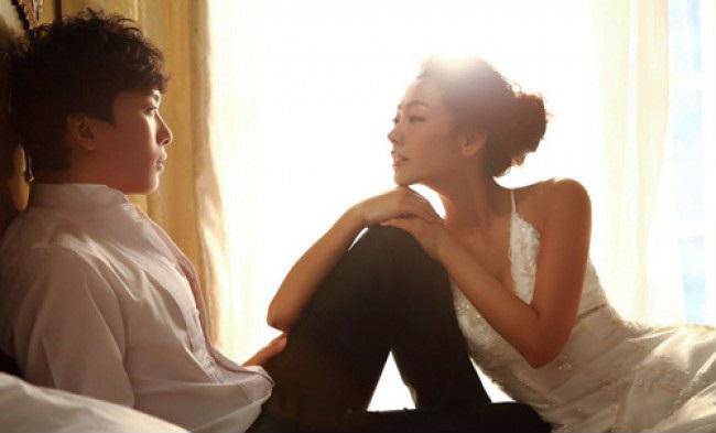 Nhìn một sự thay đổi trong phòng ngủ, tôi đau đớn phát hiện chồng dẫn gái về nhà