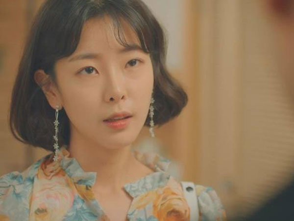 Vợ ôm đống tiền đầy sung sướng sau vụ chồng bị đánh ghen vì cặp với gái già