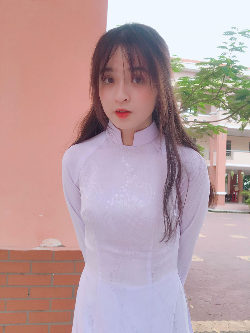 Nữ sinh miền Tây xinh đến mức bị nhầm là phẫu thuật thẩm mỹ