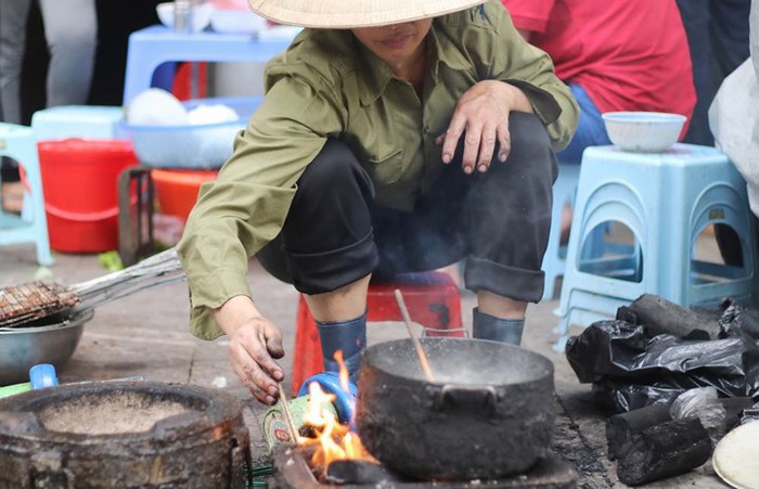 Chua xót trước câu nói của chồng về đôi tay mà 20 năm trước chồng từng nâng niu ôm chặt