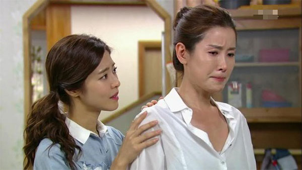 Bạn của chồng mô kích để cả hai bất hòa, vợ trẻ chơi chiêu gậy ông đập lưng ông khiến họ méo mặt