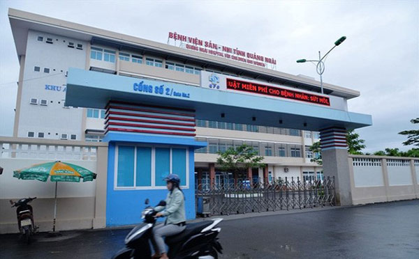 Mẹ con sản phụ tử vong bất thường, bác sĩ bỏ thi thể thai nhi trong thùng giấy