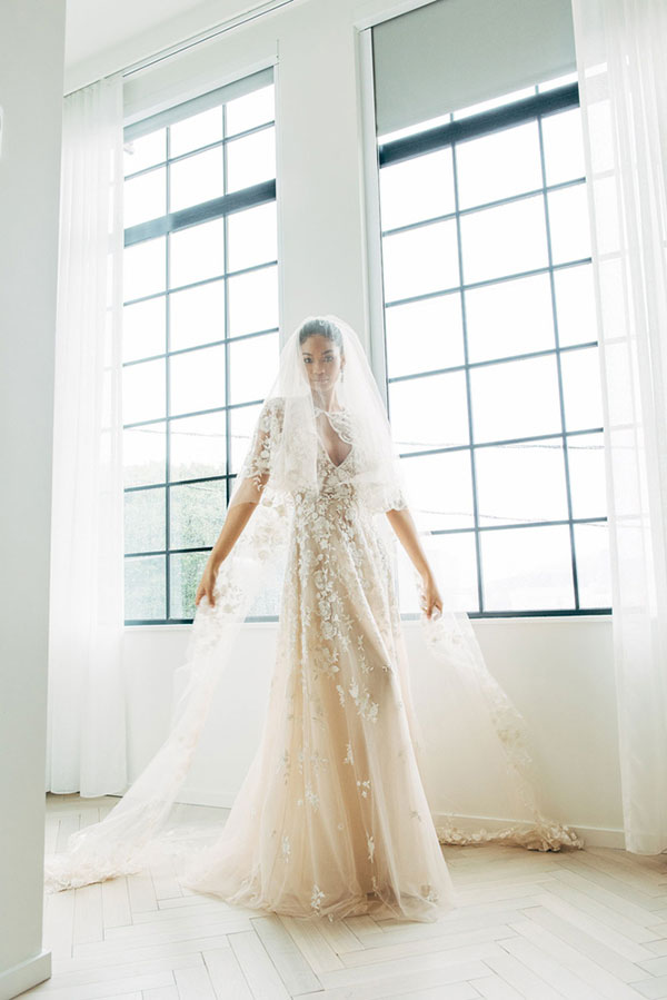 11 chiếc váy cưới đình đám nhất năm 2018: chiếc khoét lưng để khoe sẹo của cô dâu, chiếc đơn giản mà sang trọng tột cùng