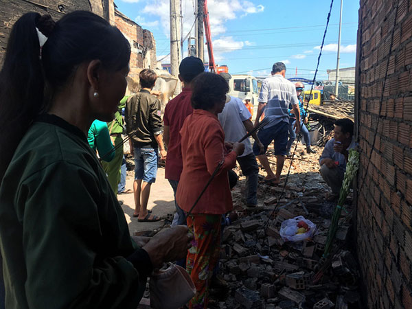 Vụ xe bồn gây tai nạn kinh hoàng: Mẹ vẫn ôm chặt 2 con khi tử vong!