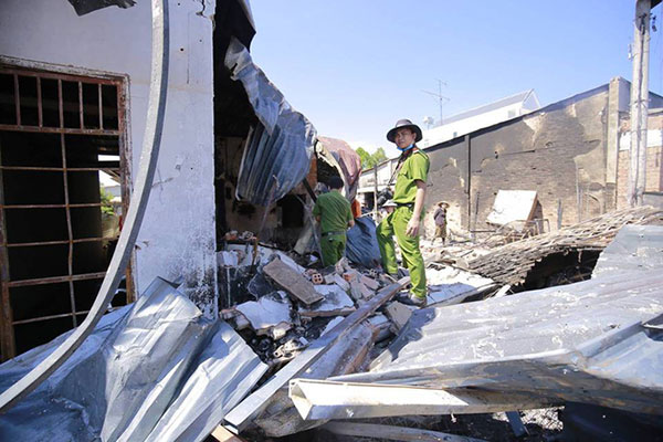 Vụ xe bồn gây tai nạn kinh hoàng: Mẹ vẫn ôm chặt 2 con khi tử vong!