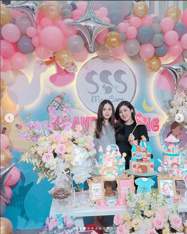 Chung một khung hình, Á hậu Tú Anh mũm mĩm không kém bà bầu 8 tháng Hằng Túi là bao