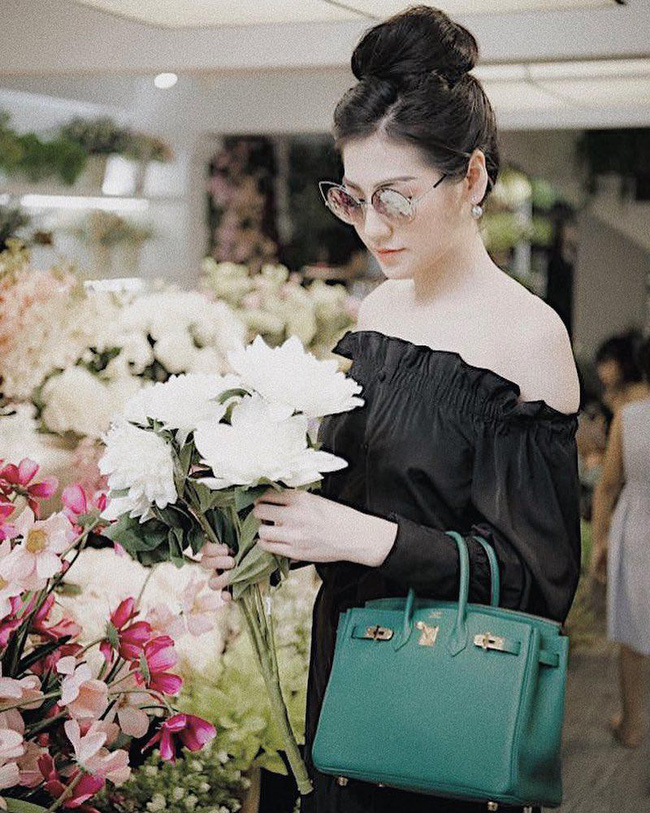 Chung một khung hình, Á hậu Tú Anh mũm mĩm không kém bà bầu 8 tháng Hằng Túi là bao