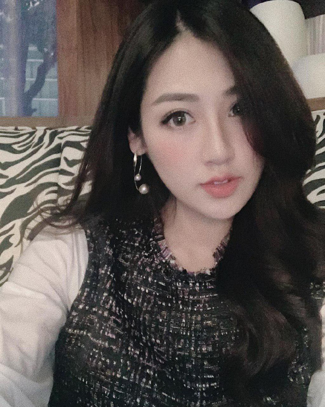 Chung một khung hình, Á hậu Tú Anh mũm mĩm không kém bà bầu 8 tháng Hằng Túi là bao