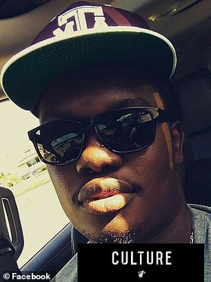 Để hai con trong xe rồi đi mua sắm, người bố không ngờ quay lại đã nghe con gái khóc và thú nhận chuyện khủng khiếp