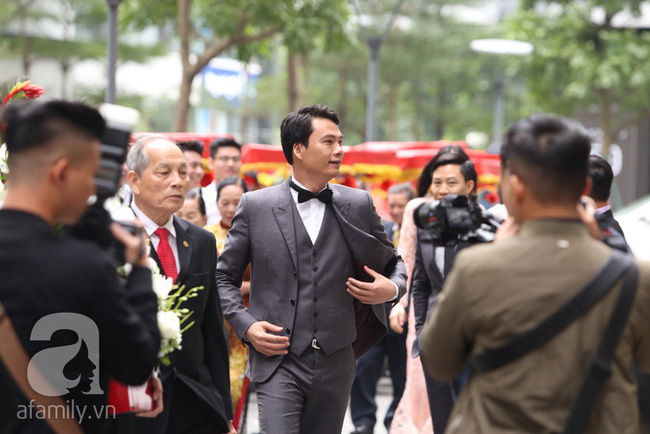 Cuối cùng chú rể của Á hậu Thanh Tú lộ diện, hóa ra lại là đại gia quen mặt đình đám trong giới doanh nhân Việt Nam