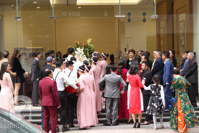 Cuối cùng chú rể của Á hậu Thanh Tú lộ diện, hóa ra lại là đại gia quen mặt đình đám trong giới doanh nhân Việt Nam