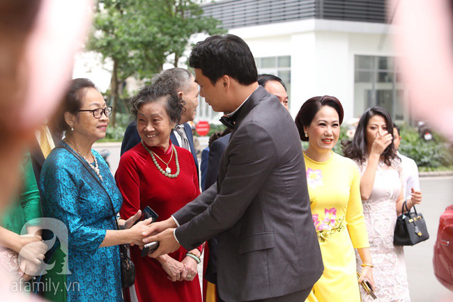 Cuối cùng chú rể của Á hậu Thanh Tú lộ diện, hóa ra lại là đại gia quen mặt đình đám trong giới doanh nhân Việt Nam