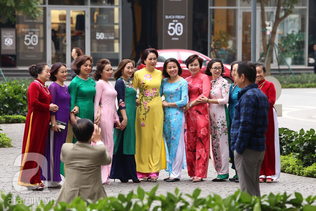 Cuối cùng chú rể của Á hậu Thanh Tú lộ diện, hóa ra lại là đại gia quen mặt đình đám trong giới doanh nhân Việt Nam