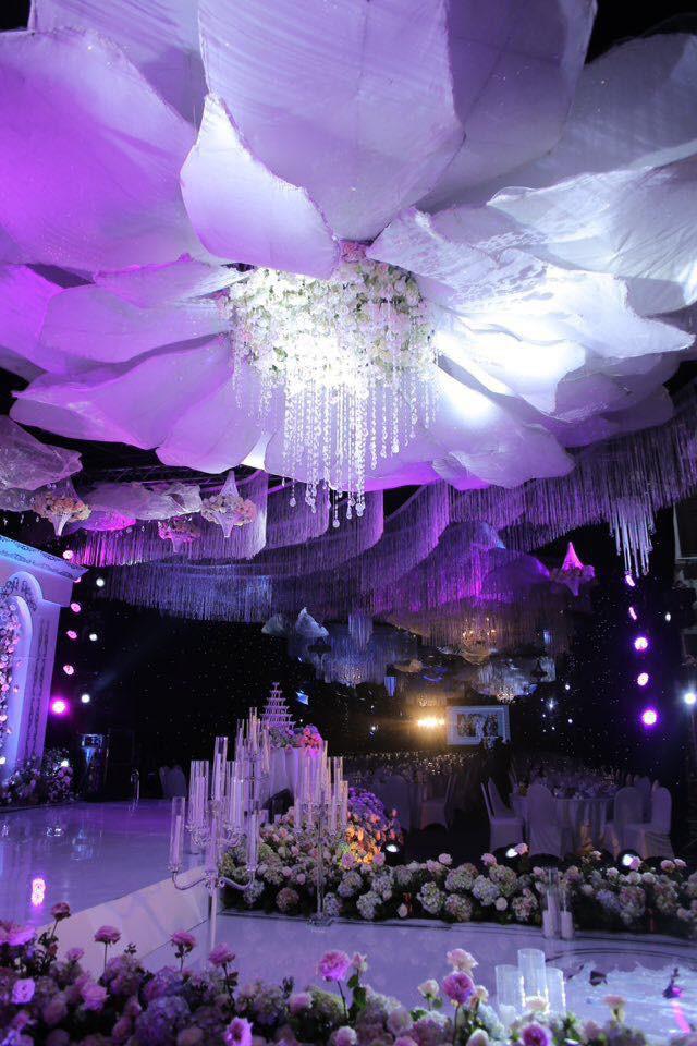 Choáng với số vàng nặng trĩu cô dâu đeo trong đám cưới chi 2,5 tỷ tiền bắc rạp Choáng với số vàng nặng trĩu cô dâu đeo trong đám cưới chi 2,5 tỷ tiền bắc rạp