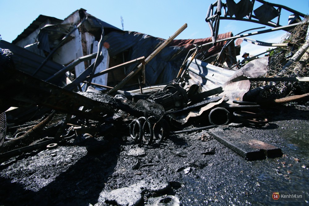 Vụ tai nạn thảm khốc làm 6 người chết ở Bình Phước: Tài xế xe ba gác va chạm với xe bồn xăng nói gì?