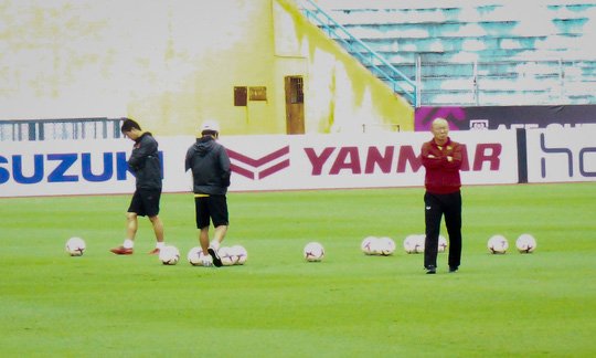 Tuyển Việt Nam bất ngờ đổi lịch tập chóng vánh