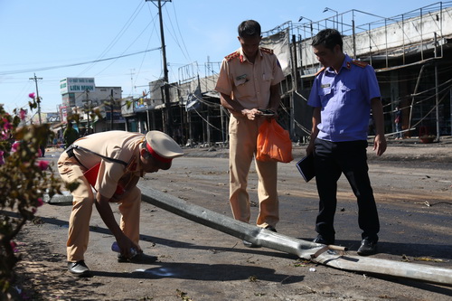 Xe bồn chở xăng gây cháy hàng loạt căn nhà ở Bình Phước chạy 99 km/h