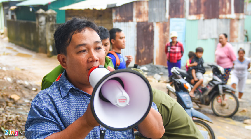Dân tá túc trường học, trạm biên phòng tránh bão số 9 - Usagi