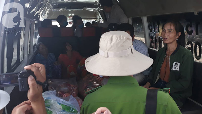 Nghẹn lòng cảnh chồng đưa thi thể vợ và 2 con nhỏ về quê sau vụ cháy xe bồn chở xăng ở Bình Phước