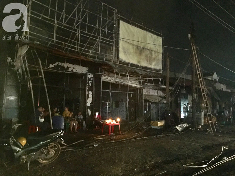 Nghẹn lòng cảnh chồng đưa thi thể vợ và 2 con nhỏ về quê sau vụ cháy xe bồn chở xăng ở Bình Phước