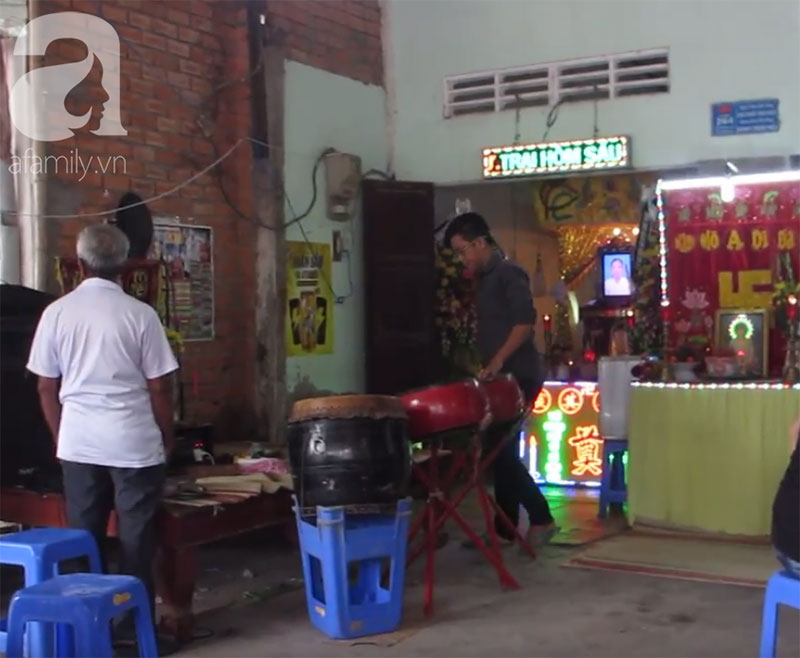 Nghẹn lòng cảnh chồng đưa thi thể vợ và 2 con nhỏ về quê sau vụ cháy xe bồn chở xăng ở Bình Phước