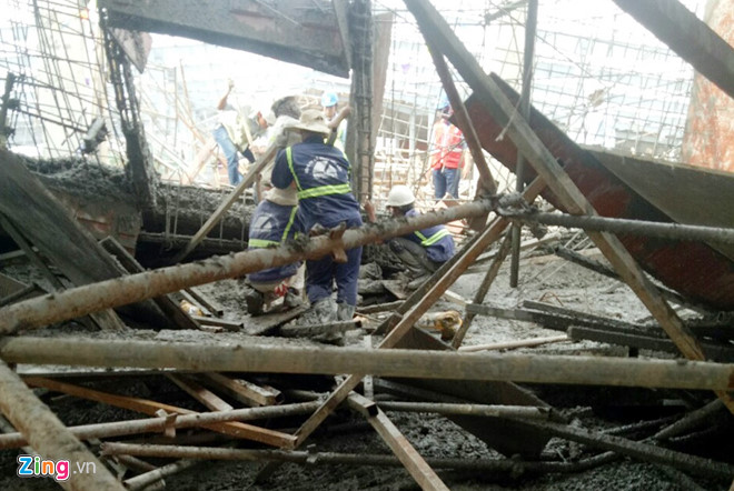 Sập sàn bê tông nhà 3 tầng, một người chết