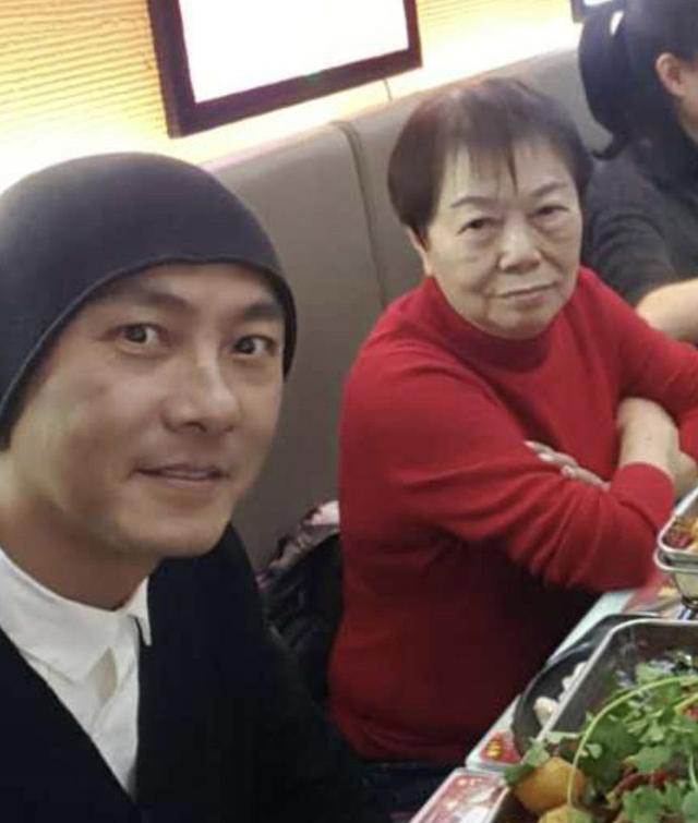 Cuộc đời nhiều bi kịch của Trương Vệ Kiện: Bị cha ruột bỏ rơi, hai con chết trong bụng mẹ