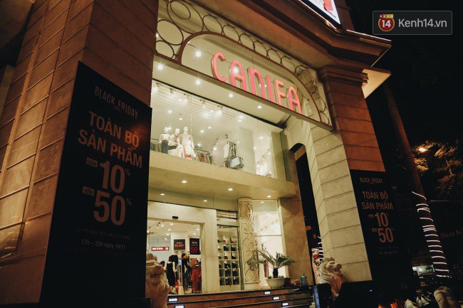 Tránh cảnh giành giật, người dân Hà Nội và Sài Gòn đã đổ xô săn hàng giảm giá trước ngày Black Friday