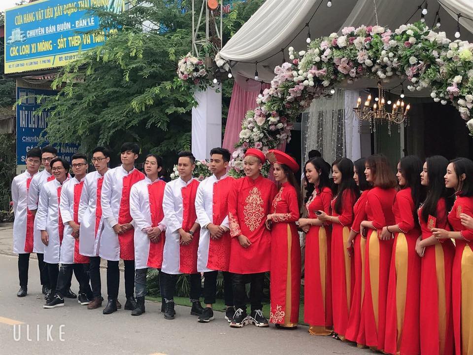 Vừa than ế tháng trước, tháng này Vlogger Huy Cung đã đăng ảnh đám hỏi và thông báo cuối năm cưới vợ