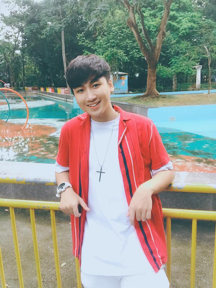 Vừa than ế tháng trước, tháng này Vlogger Huy Cung đã đăng ảnh đám hỏi và thông báo cuối năm cưới vợ