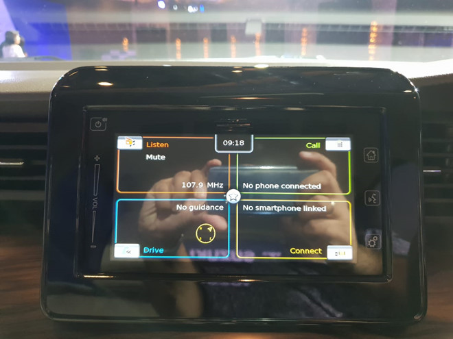 Xe 7 chỗ Suzuki Ertiga 2018 giá từ 10.500 USD tại Ấn Độ