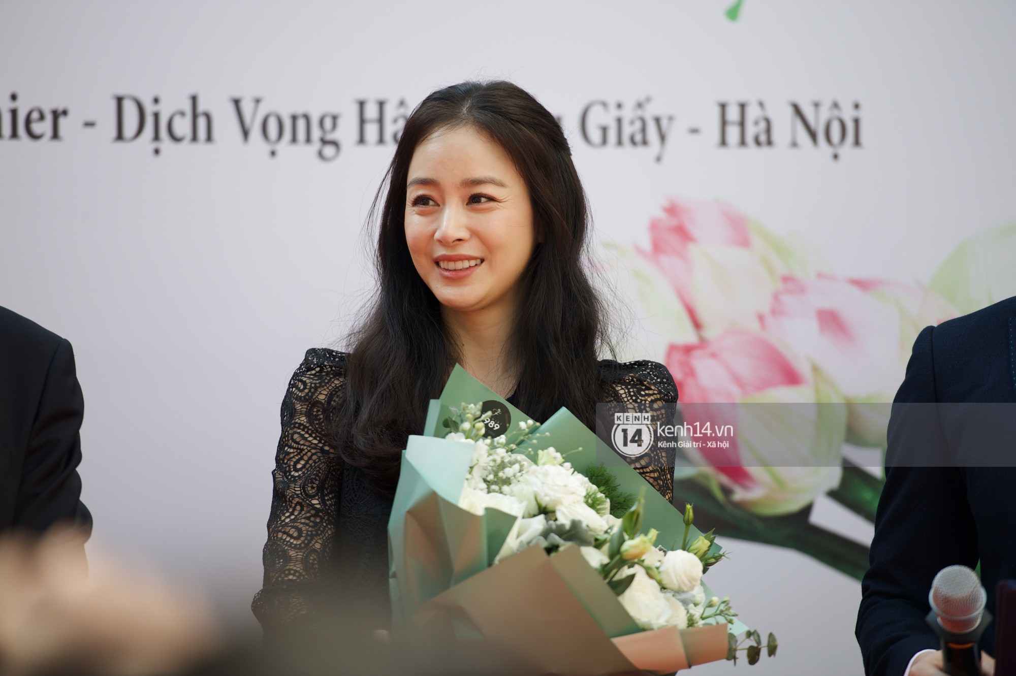 Nữ thần Kim Tae Hee đẹp xuất thần, thể hiện đẳng cấp mỹ nhân đẹp nhất xứ Hàn tại sự kiện Hà Nội