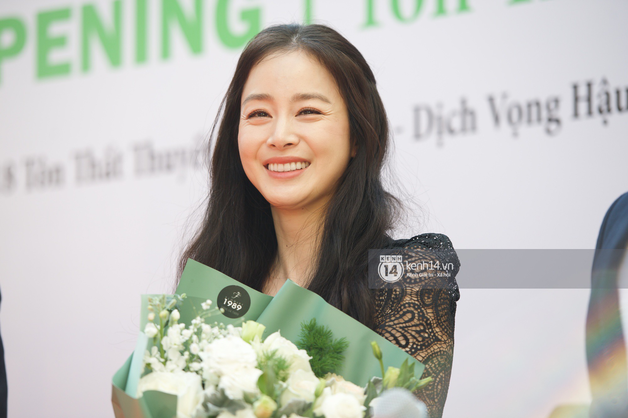 Nữ thần Kim Tae Hee đẹp xuất thần, thể hiện đẳng cấp mỹ nhân đẹp nhất xứ Hàn tại sự kiện Hà Nội