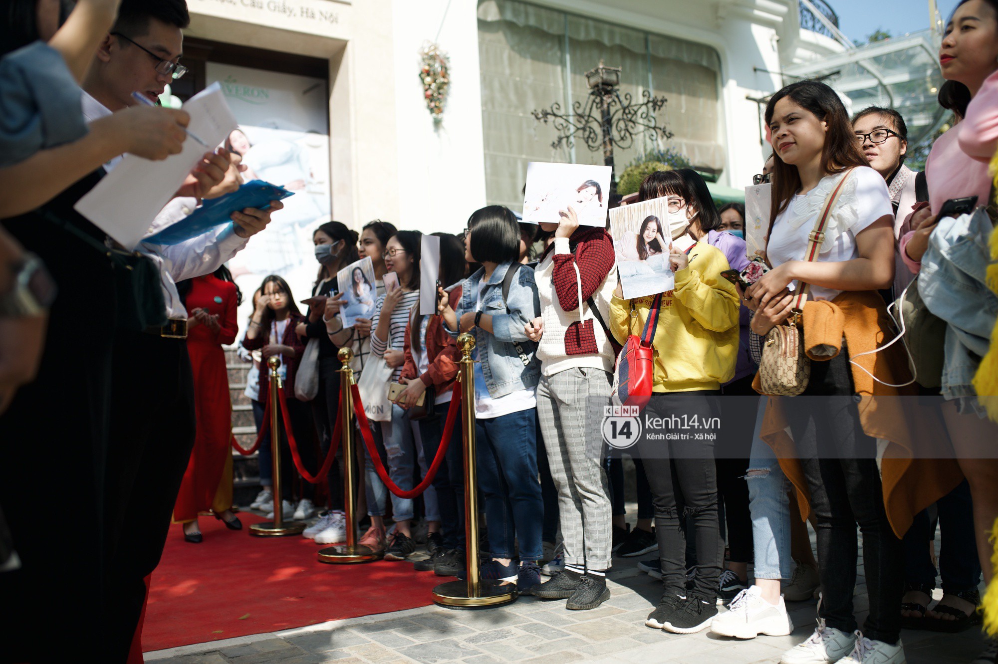 Nữ thần Kim Tae Hee đẹp xuất thần, thể hiện đẳng cấp mỹ nhân đẹp nhất xứ Hàn tại sự kiện Hà Nội