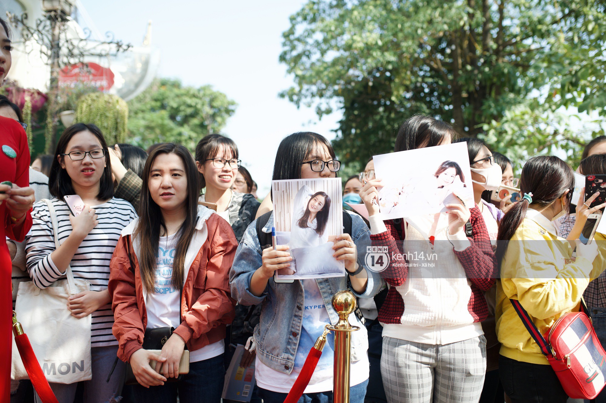 Nữ thần Kim Tae Hee đẹp xuất thần, thể hiện đẳng cấp mỹ nhân đẹp nhất xứ Hàn tại sự kiện Hà Nội