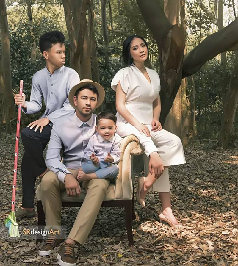 Bằng hành động này, chàng trai chỉ ngồi một chỗ cũng được đóng chung phim với hàng loạt siêu sao