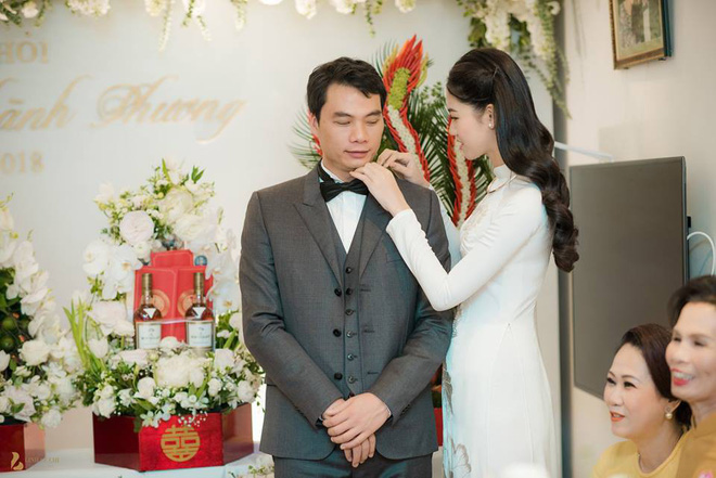 Á Hậu Thanh Tú e ấp tựa vào vai chồng mới cưới trong lễ ăn hỏi