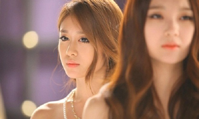 Quên tiền đi chợ nên quay về lấy, cô gái đau xót phát hiện sự thật vì sao bạn trai chỉ thích đến phòng trọ chơi