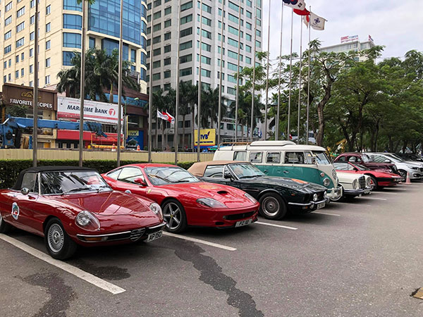 Chùm ảnh: Dàn xế cổ siêu sang với với vẻ đẹp vượt thời gian đang tề tựu tại Hà Nội