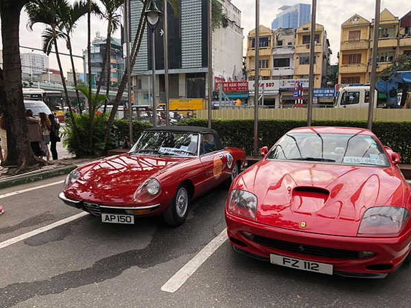 Chùm ảnh: Dàn xế cổ siêu sang với với vẻ đẹp vượt thời gian đang tề tựu tại Hà Nội