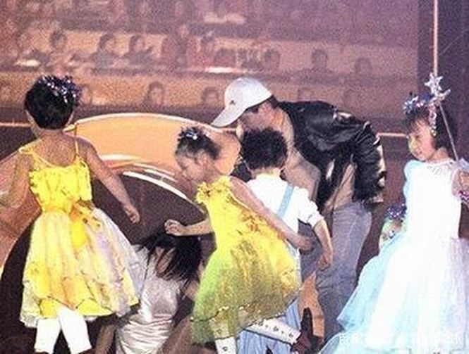 3 scandal ‘chấn động’ hủy hoại danh tiếng của Triệu Vy