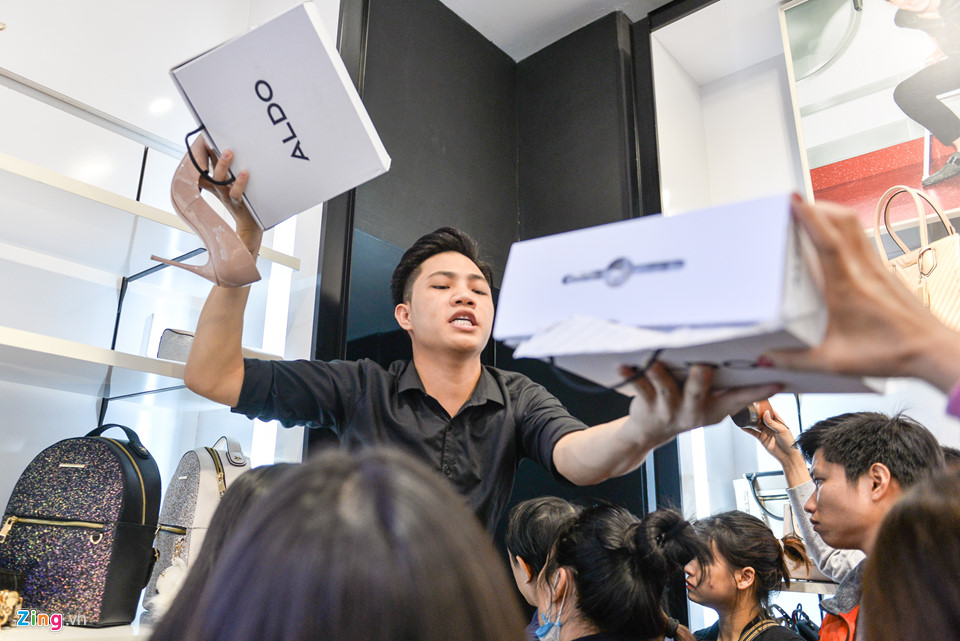 Black Friday: Nơi hạ cửa chặn khách, chỗ đìu hiu