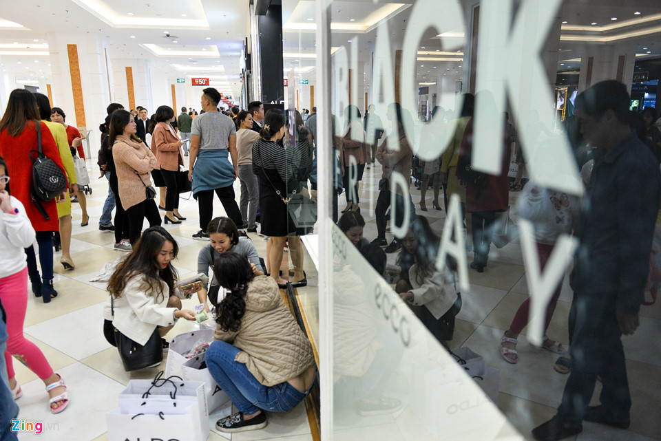 Black Friday: Nơi hạ cửa chặn khách, chỗ đìu hiu