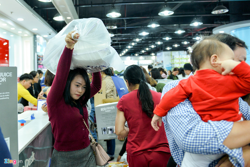 Black Friday: Nơi hạ cửa chặn khách, chỗ đìu hiu