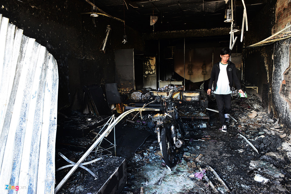 Cảnh tan hoang sau vụ cháy xe bồn chở xăng làm 6 người chết