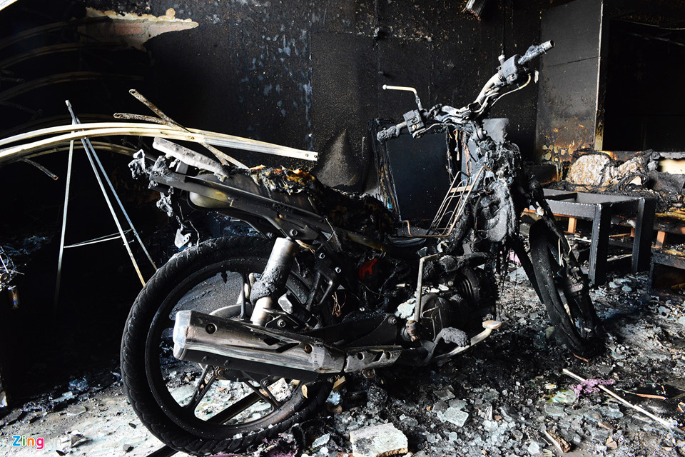 Cảnh tan hoang sau vụ cháy xe bồn chở xăng làm 6 người chết