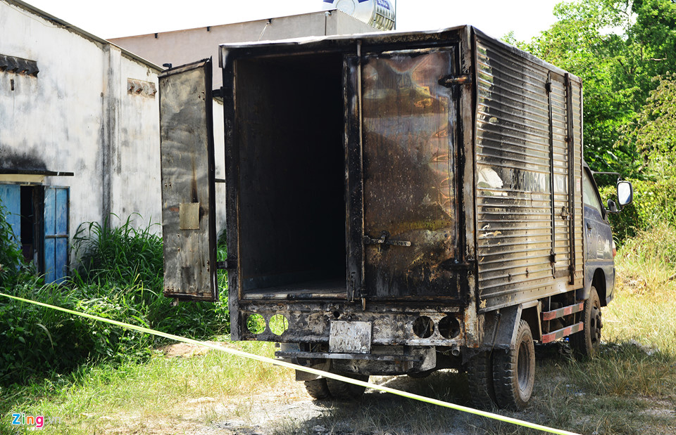 Cảnh tan hoang sau vụ cháy xe bồn chở xăng làm 6 người chết