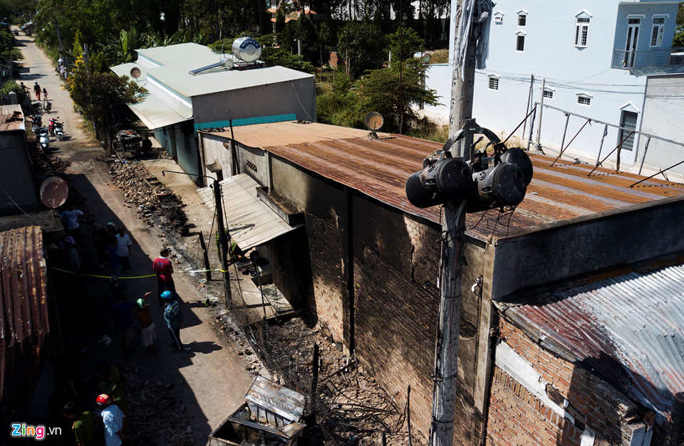 Cảnh tan hoang sau vụ cháy xe bồn chở xăng làm 6 người chết