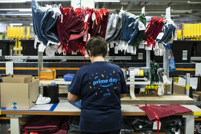 Thứ Sáu Đen ở nhà kho to bằng 15 sân bóng của Amazon